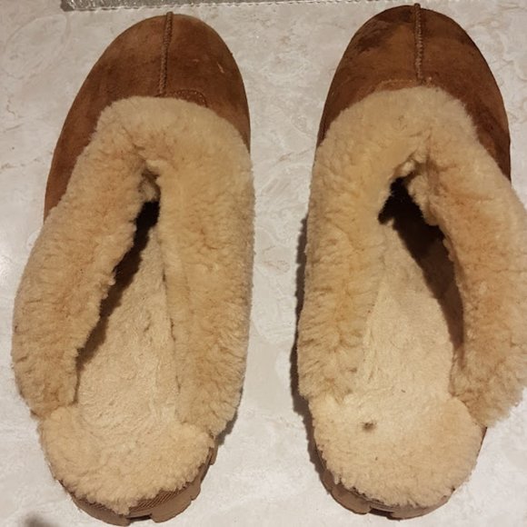 UGG Slippers - Ladies Size 11 - Picture 1 of 3